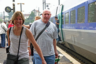 Dole; Deb and Rod arrive.