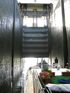 The lock from the Canal du Centre onto the Saone in 2010.