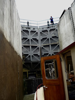 Le Guetin pont-canal in 2010.