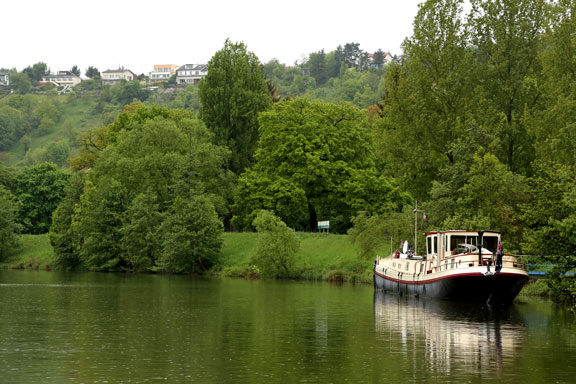 Histoire d'eau moored on the Moselle at Liverdunin 2013.