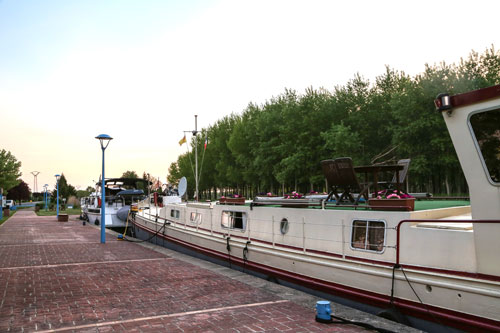 The Canal de la Marne-au-Rhin radar system in April 2015.