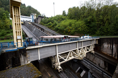 Approach to the St Louis pound in 2013.